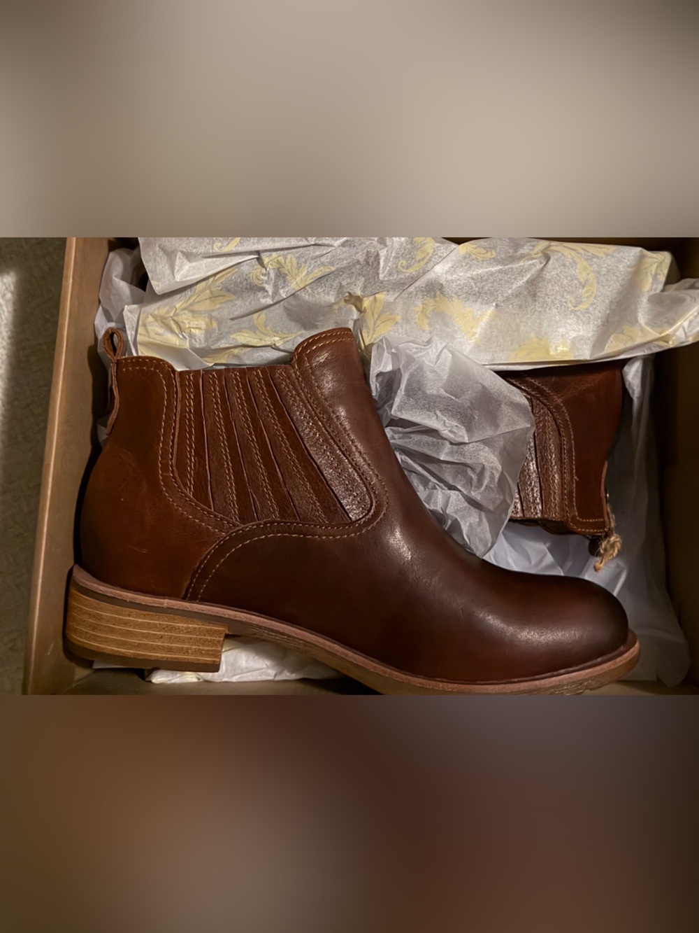 😍 Waterproof leather! More beautiful/comfortable than my super expensive boots!